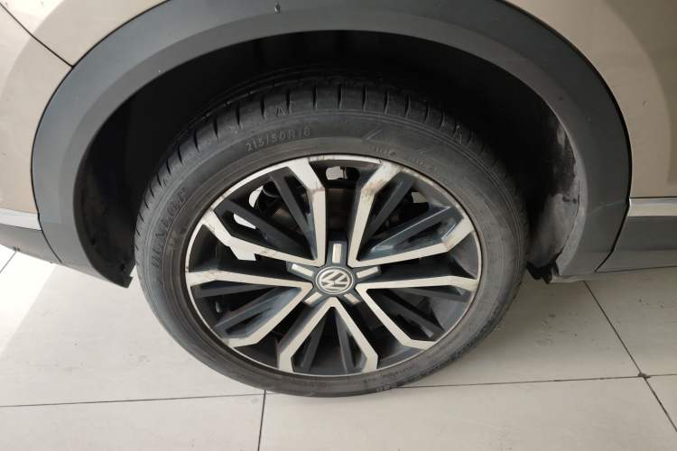 Used Volkswagen T-ROC 2018 280TSI DSG Two-Wheel-Drive Luxury Version China V Emission Standard
