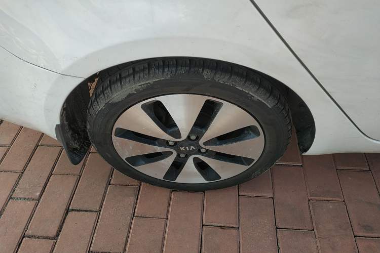 Used Kia K2 2012 Sedan 1.6L Automatic Transmission Premium Commemorative Edition