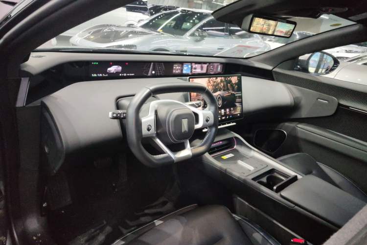 Used  12 2025 Ultra Extended-Range Edition
