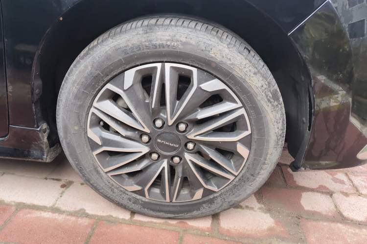 Used SAIC MAXUS G20 2023 Facelifted PLUS 2.0T Gasoline Automatic Luxury Edition
