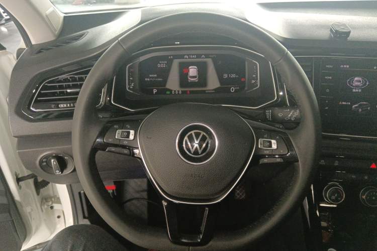 Used Volkswagen T-ROC 2021 280TSI DSG Two-Wheel Drive Comfort Connect Edition