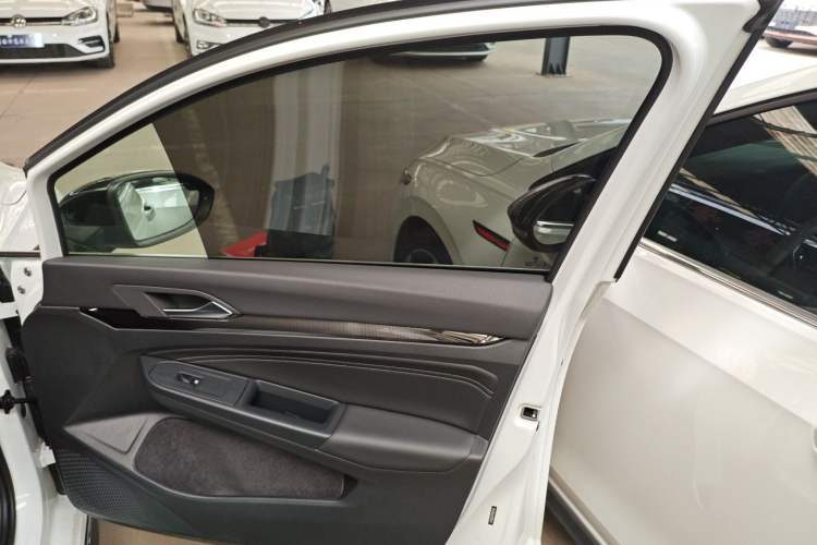 Used Volkswagen Golf 2023 Facelift 280TSI DSG R-Line Lite
