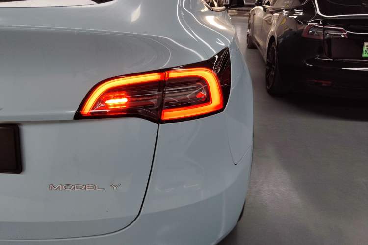 Used Tesla Model Y 2022 Long-Range All-Wheel-Drive Version
