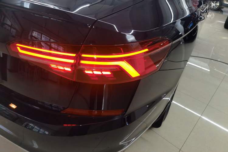 Used Volkswagen Passat 2020 Facelift 330TSI Elite Edition China VI Standard
