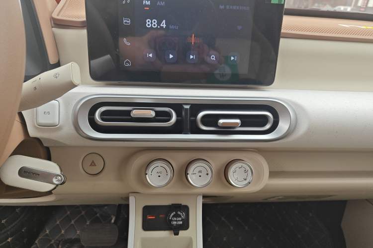 Used Wuling Hongguang MINIEV 2024 3rd Generation 215km Advanced Version
