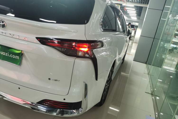 Used Toyota Granvia 2024 2.5L Hybrid Luxury Edition
