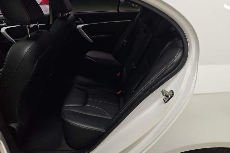 Used Geely Auto Emgrand 2017 Sedan Million Edition 1.5L Manual Upward Connect Version
