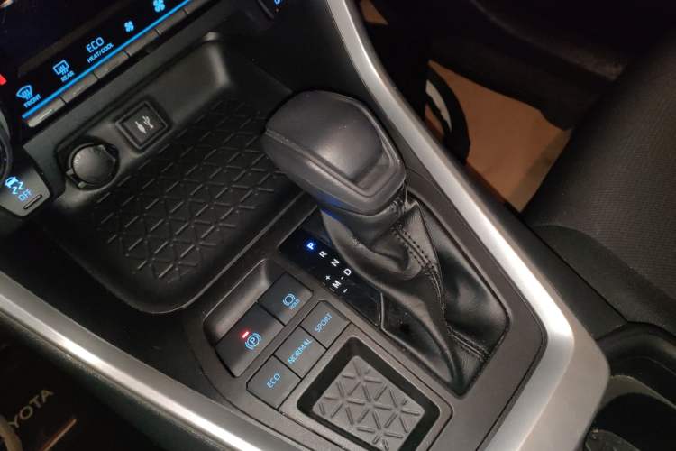 Used Toyota RAV4 2022 2.0L CVT Two-Wheel Drive Fashion Edition