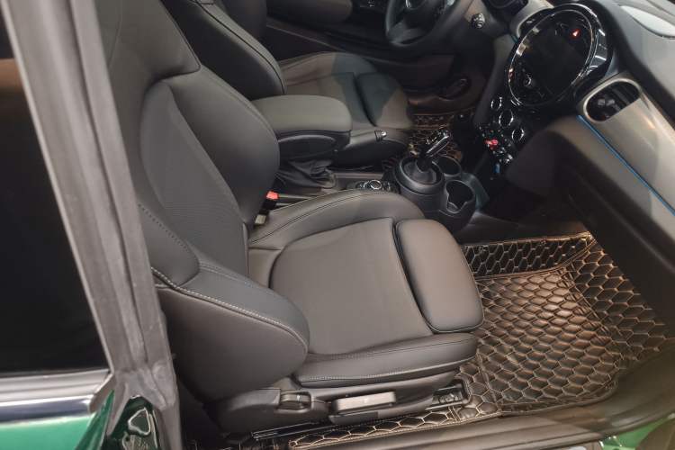 Used  MINI 2023 1.5T COOPER Artist