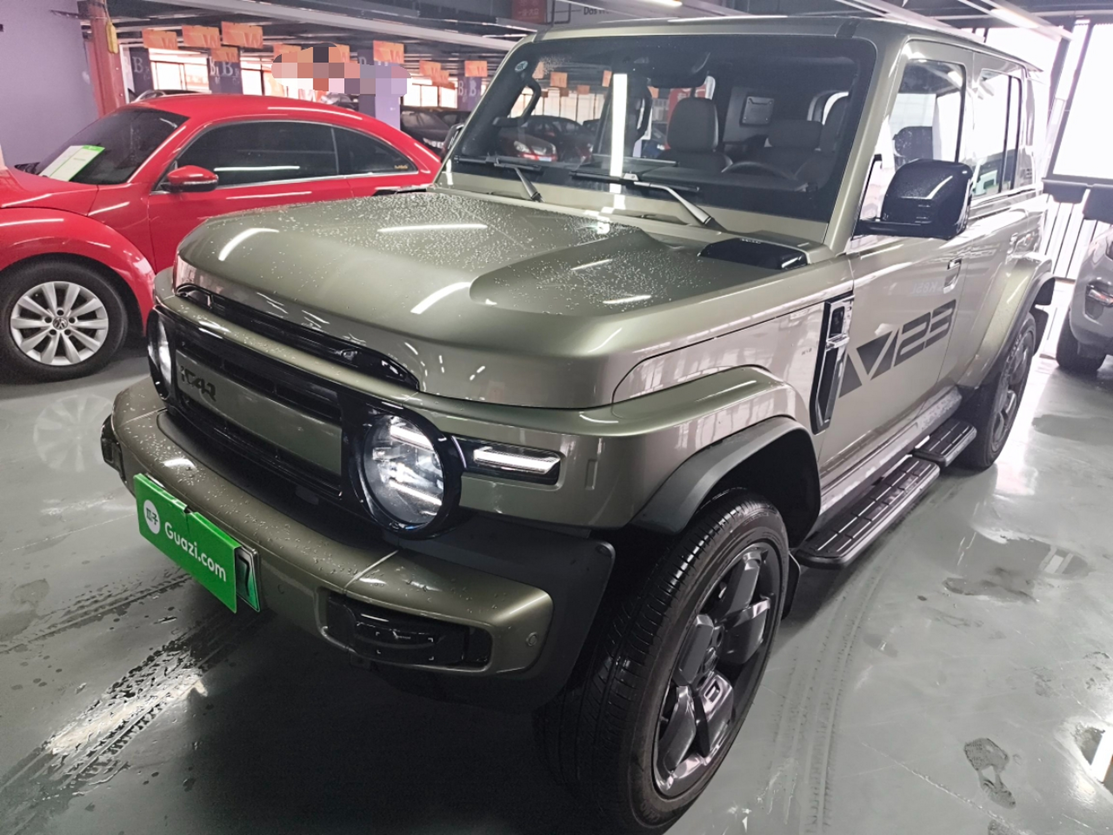 Под передней частью автомобиля