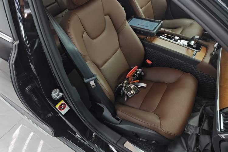 Used Volvo S90 2024 B5 Zhiyi Luxury Edition
