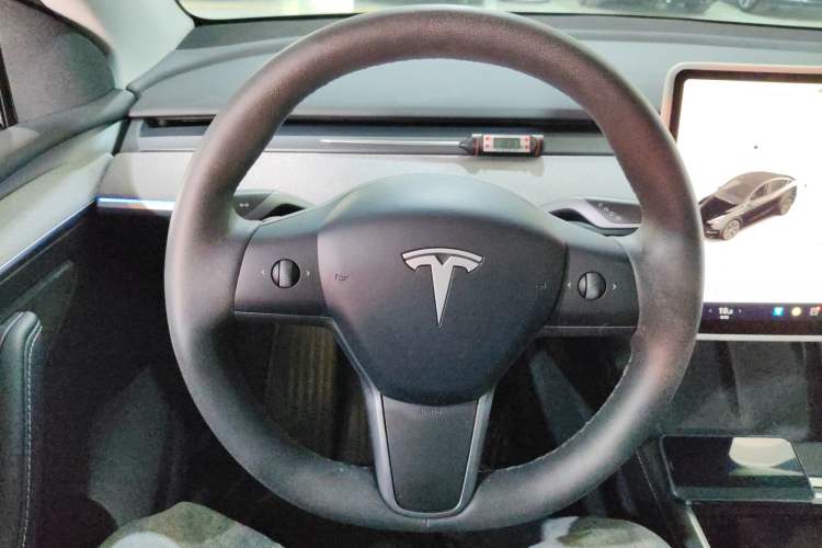 Used Tesla Model Y 2023 Rear-Wheel-Drive Version
