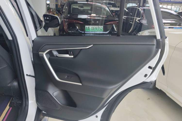 Used Toyota Wildlander 2023 2.0L CVT Two-Wheel Drive Luxury PLUS Edition
