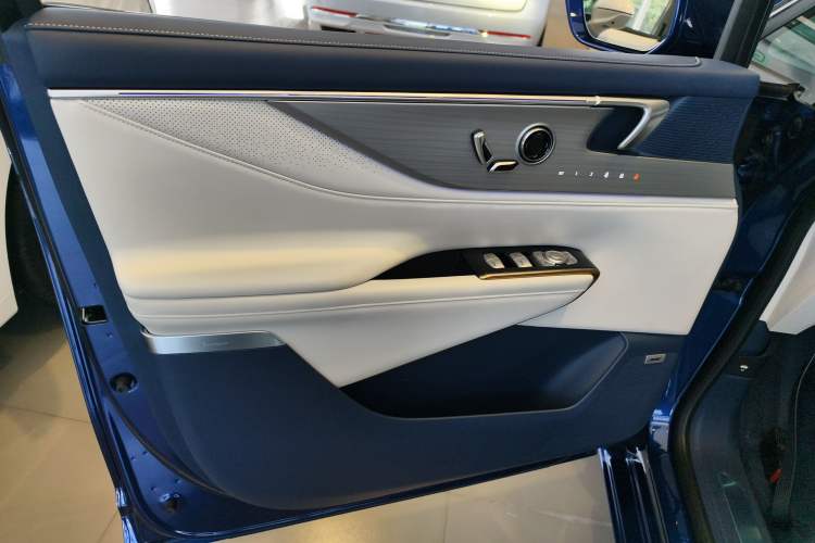 Used Buick GL8 New Energy 2024 Lu Zun Luxury Edition 6-Seater
