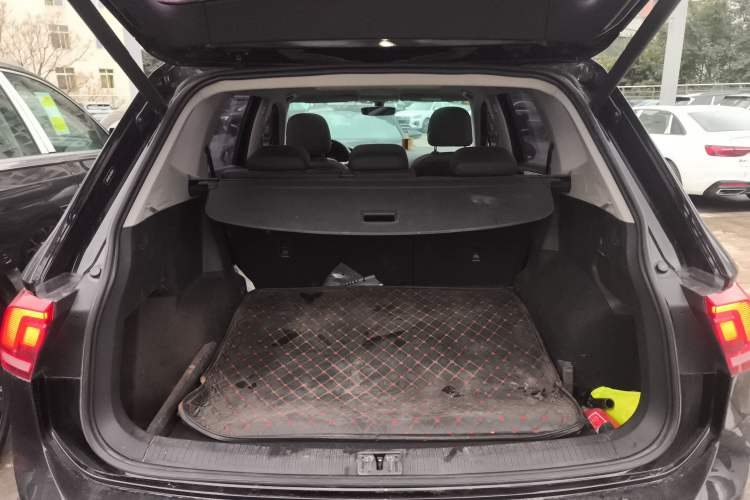 Used Volkswagen Tiguan L 2020 330TSI Automatic Two-Wheel Drive Smart Luxury Edition China VI Standard
