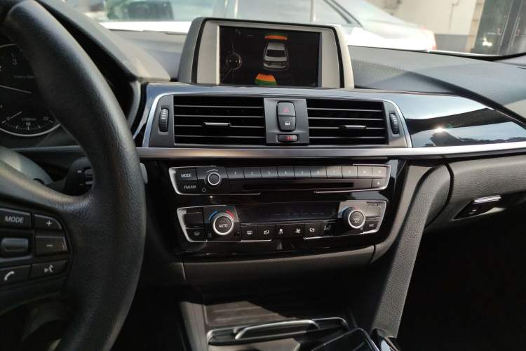 Used BMW 3 Series 2016 316Li Fashion Model
