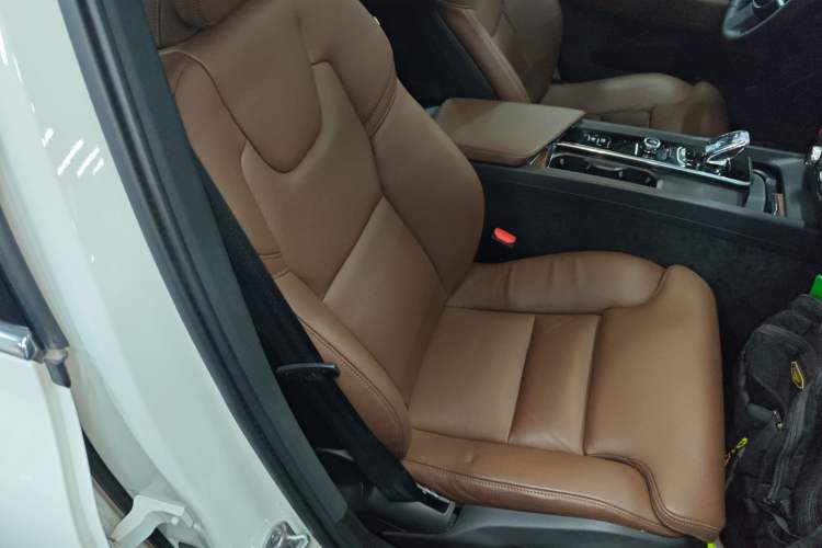 Used Volvo XC60 2025 B5 Four-Wheel Drive Smart & Advanced Luxury Edition
