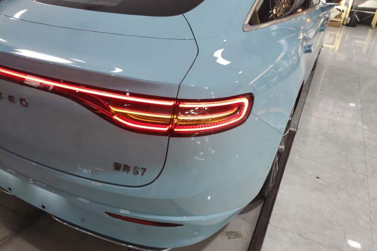 Used Hima Luxeed S7 2025 705 km Max
