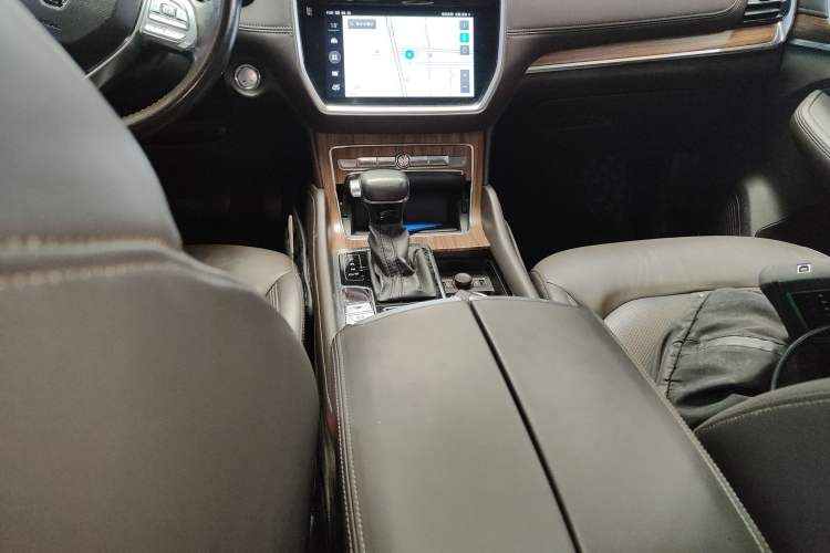 Used Roewe RX8 2019 30T Smart Connectivity Two-Wheel Drive Supreme Flagship Edition
