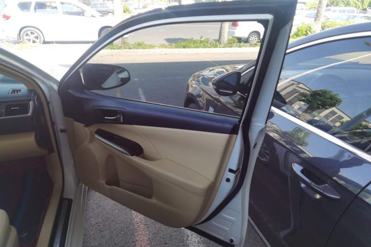 Used Toyota Camry 2016 2.0E 10th Anniversary Elite Edition
