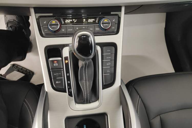 Used Geely Auto Emgrand X7 Sport 2018 1.8TD Automatic Two-Wheel Drive Smart Connect 4G Internet Edition