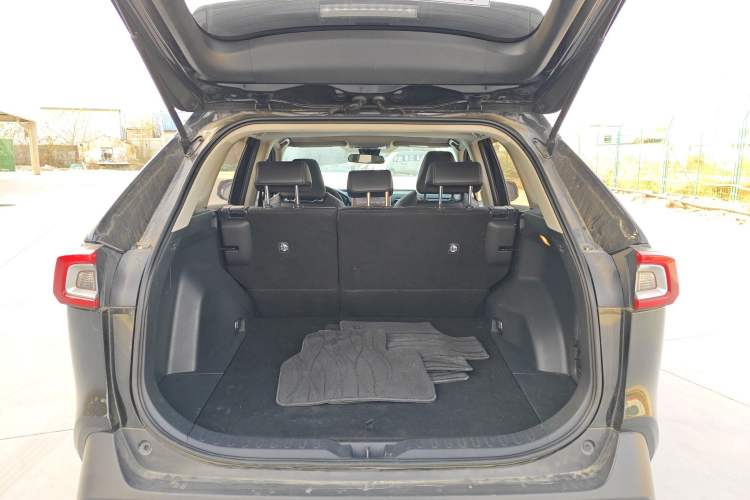 Used Toyota Wildlander 2022 2.0L CVT Two-Wheel Drive Luxury PLUS Edition
