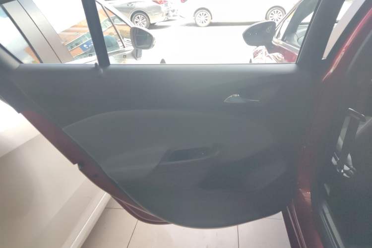 Used Chevrolet Cruze 2017 1.5L Automatic Pioneer Sunroof Edition
