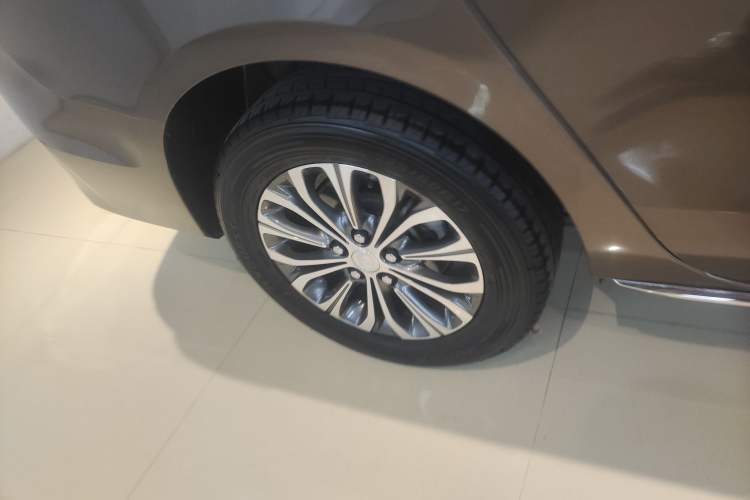 Used Buick GL8 2023 Land Executive Class Comfort Model
