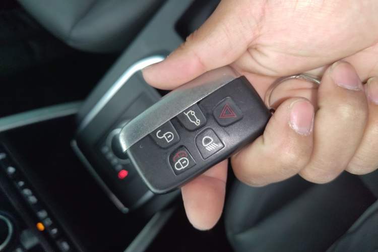 Used Land Rover Discovery Sport 2018 240 PS HSE LUXURY Edition
