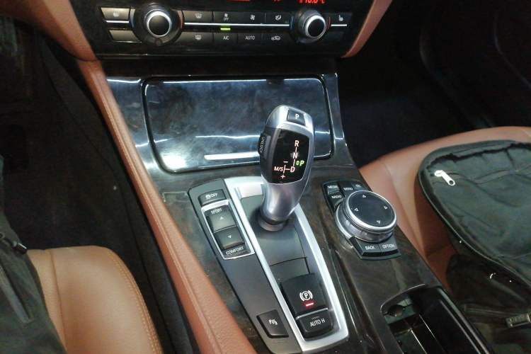 Used BMW 5 Series 2014 528Li Leading Model
