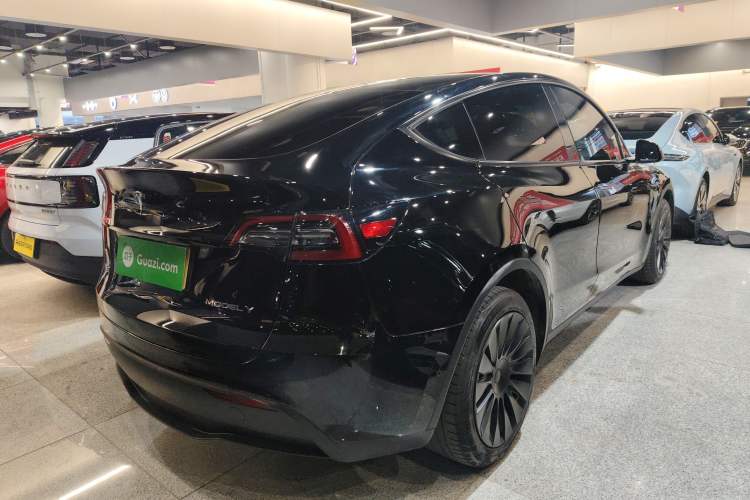 Used Tesla Model Y 2023 Long-Range All-Wheel-Drive Version

