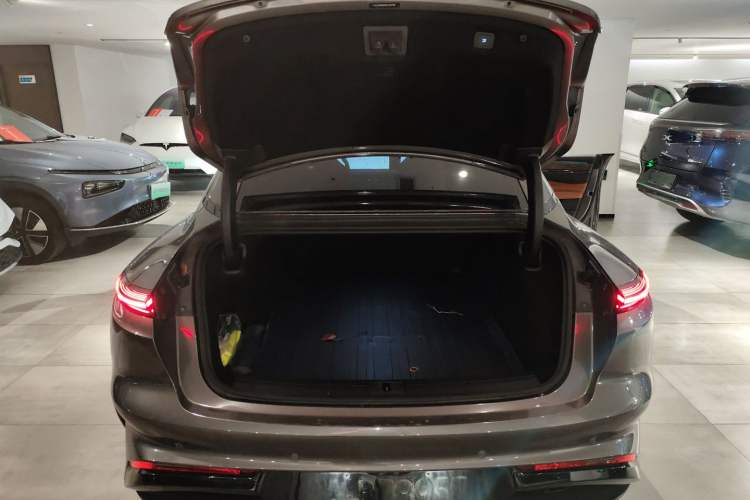 Used  L7 2022 Dynamic Model
