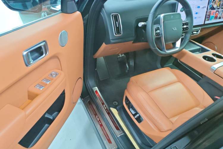 Used Li Auto L8 2023 Pro Model
