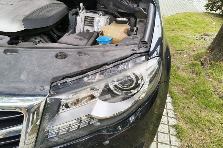 Used Haval H8 2015 2.0T two-wheel drive Comfort trim level
