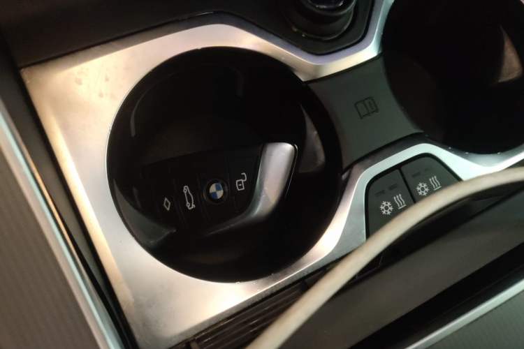 Used BMW X5 2019 xDrive40i Standard 19-inch wheels U.S. specification
