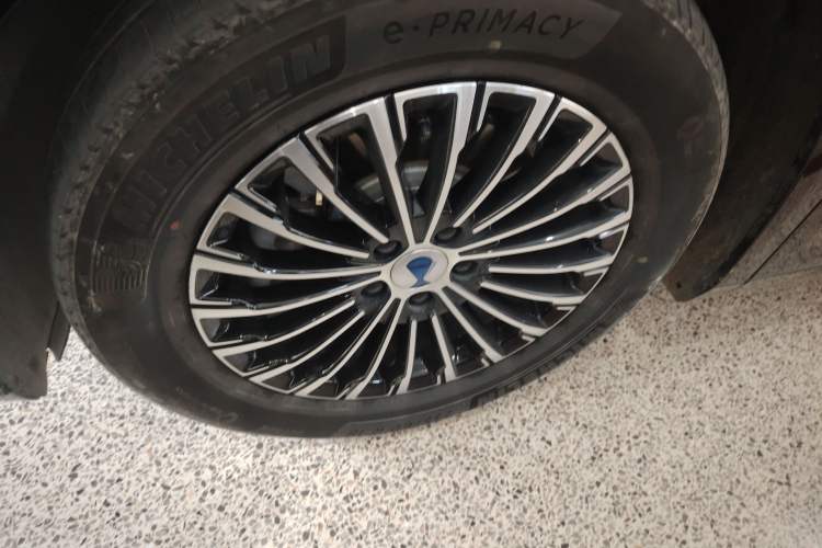 Used Denza D9 2022 DM-i 970 Four-Wheel Drive Prestige Model
