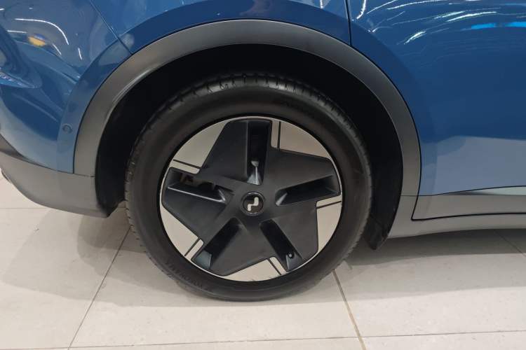 Used ONVO L60 2024 60 kWh All-Wheel Drive