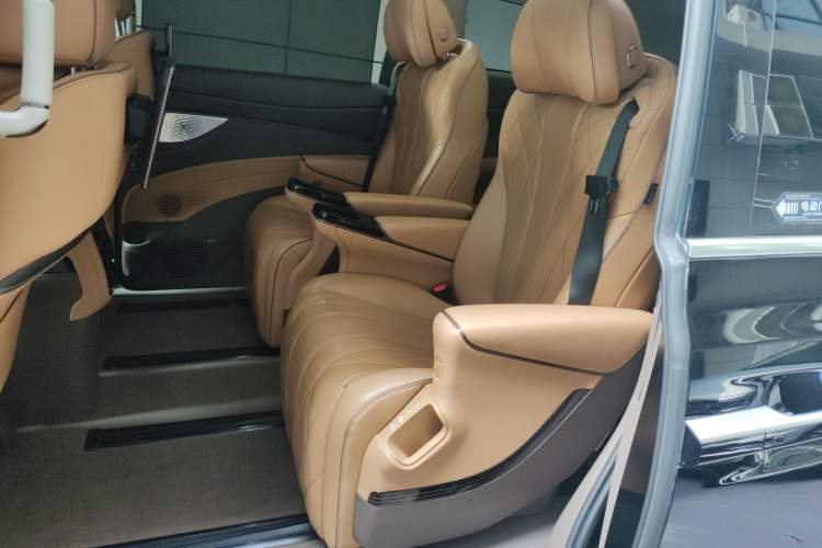 Used Denza D9 2022 DM-i 970 Four-Wheel Drive Prestige Model
