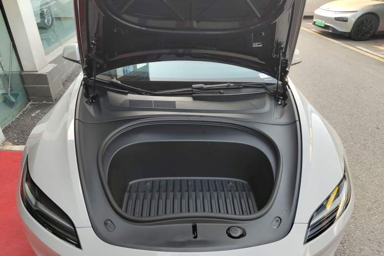 Used Tesla Model 3 2023 Long-Range All-Wheel-Drive Version
