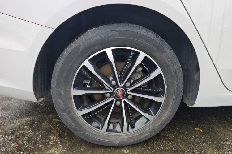 Used Roewe i5 2020 1.5L Automatic 4G Connect Luxury Flagship Edition

