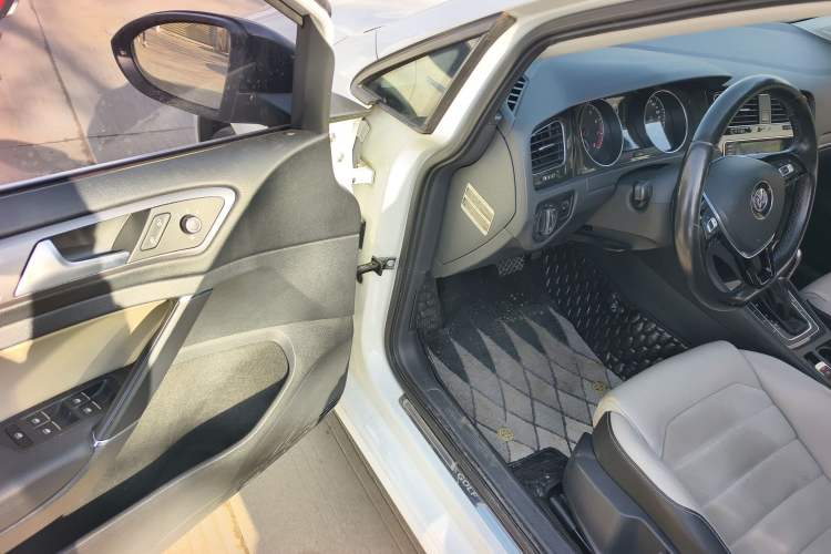 Used Volkswagen Golf 2017 230TSI Automatic Luxury Million-Vehicle Commemorative Edition