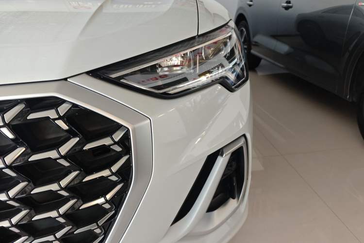 Used Audi Q3 2024 35 TFSI Ambition Dynamic Edition
