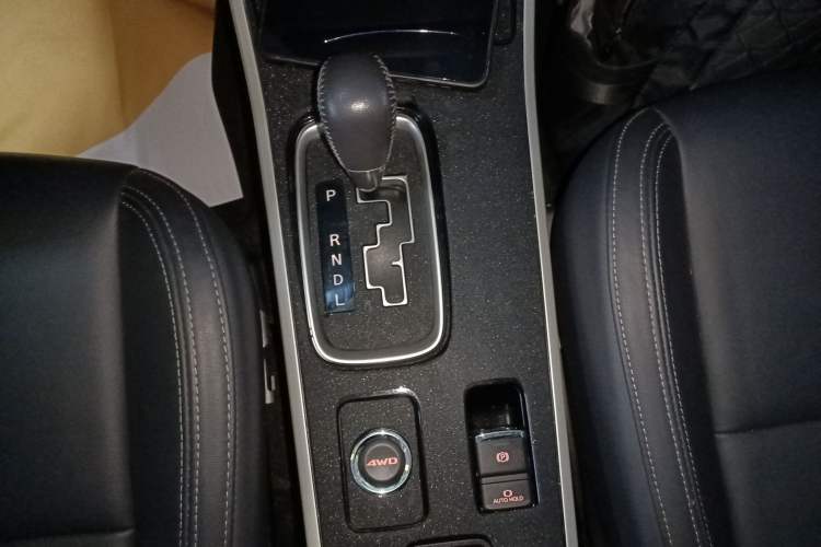 Used Mitsubishi Outlander 2019 2.4L 4x4 Zhi Xiang Edition 5 Seats China VI Standard
