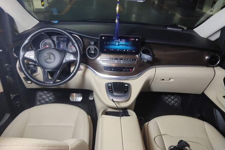 Used Mercedes-Benz V-Class 2021 V 260 Avantgarde Edition
