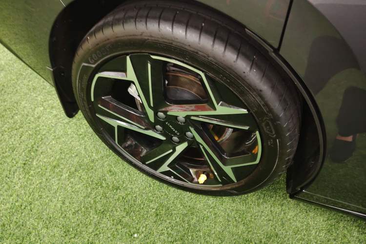 Used Lynk & Co 07 2024 EM-P 126 Long-Range Halo
