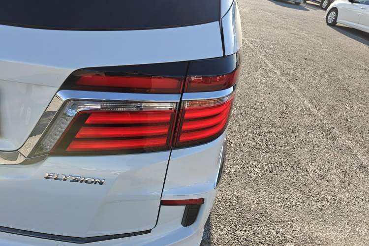 Used Honda Elysion 2016 2.4L Style Edition
