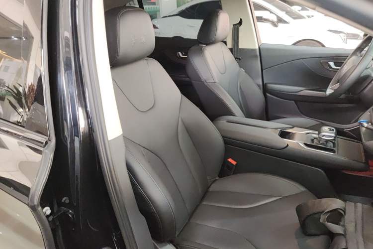 Used Hongqi E-QM5 2022 431 km Charge & Enjoy Edition
