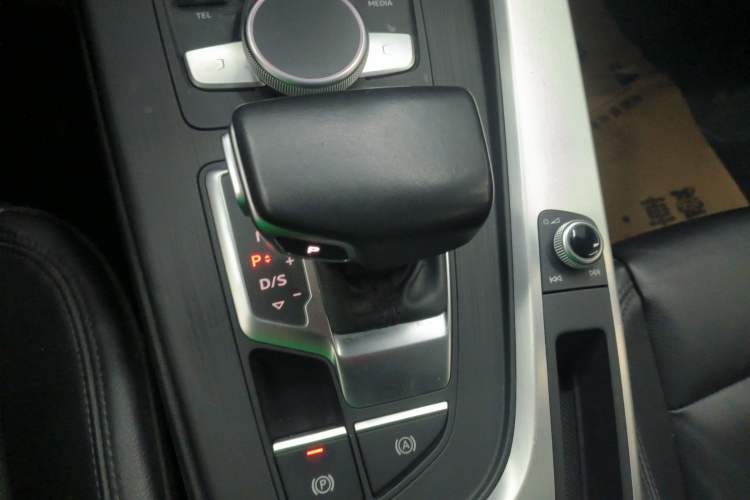 Used Audi A4L 2019 40 TFSI Fashion Edition China VI Emission Standard