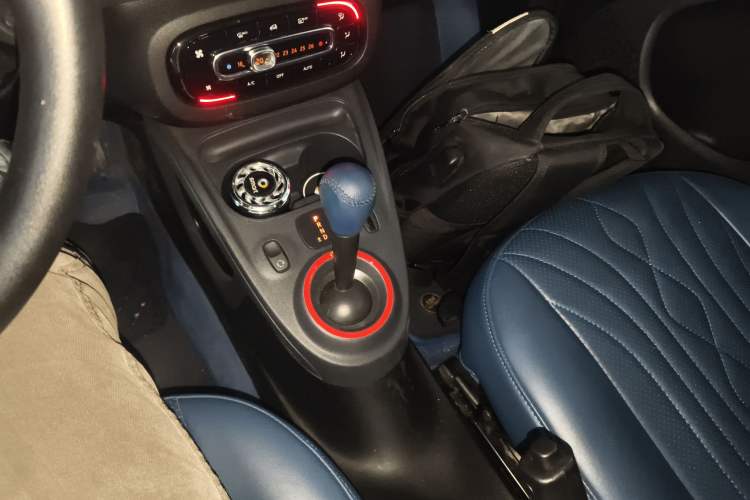 Used  fortwo 2018 1.0L 52kW Hardtop Dynamic Version China V
