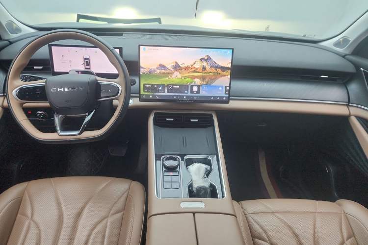 Used Chery Tiggo 8 L 2024 2.0T Two-Wheel Drive Prestige Version 5 Seats
